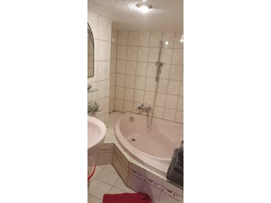 MonteurZimmer: Badewanne - FeWo Bienchen