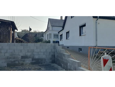 MonteurZimmer: Stellplatz für 2 Pkw oder Transporter - FeWo Bienchen