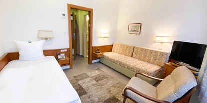 Monteur-Zimmer - Preis pro Nacht - Deutschland - https://www.hotel-am-rathaus.com/wp-content/uploads/2020/10/Bad_alt-scaled.jpg - Hotel am Rathaus