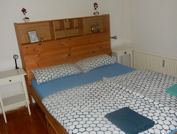 Monteur-Zimmer - https://monteur-zimmer.info/img/157570/monteurzimmer-zentrale-2-zimmer-altbauwohnung-157574.jpg?h=426&w=565&mode=crop&scale=canvas&format=webp&autorotate=true - Zentrale 2 Zimmer Altbauwohnung