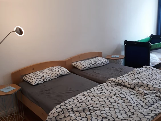 Monteur-Zimmer - Zentrale 2 Zimmer Altbauwohnung