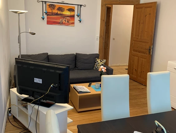 Monteur-Zimmer - Zentrale 2 Zimmer Altbauwohnung