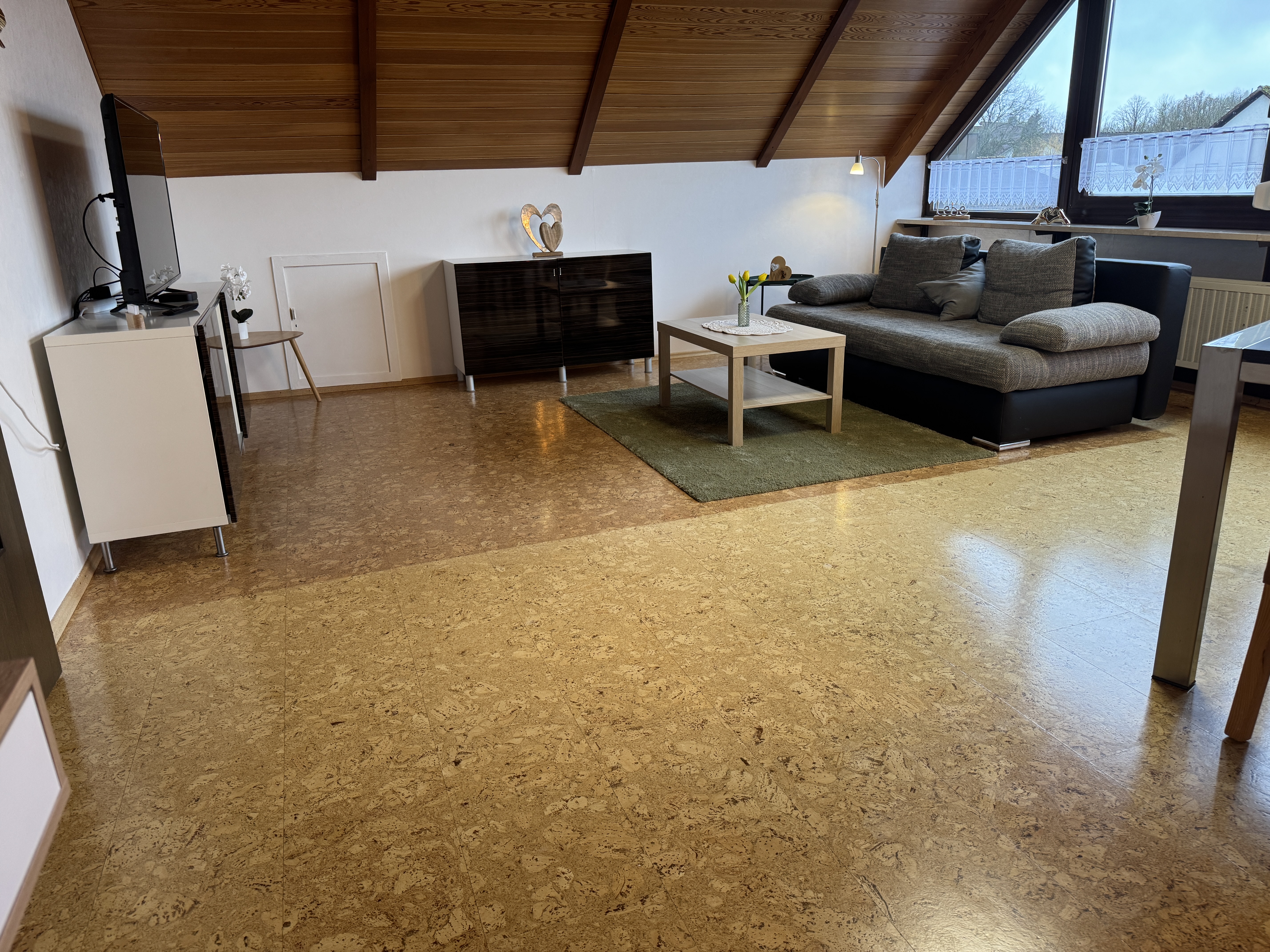 MonteurZimmer: Wohnbereich mit Schlafsofa - Fewo Naturblick 