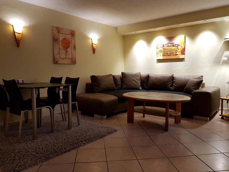 MonteurZimmer: Wohnzimmer - Ferienwohnung Engelsby