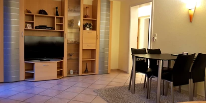 Monteur-Zimmer - Preis pro Nacht - Wohnzimmer - Ferienwohnung Engelsby