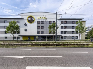MonteurZimmer: B&B HOTEL Augsburg-Süd