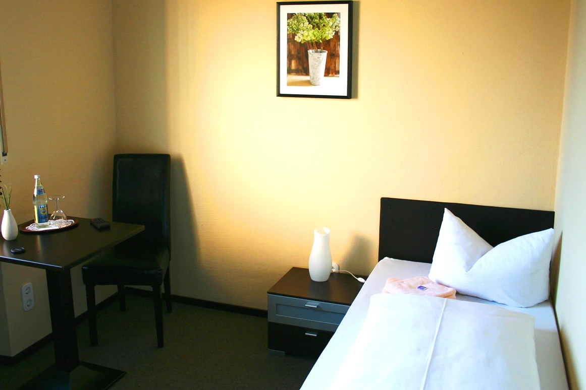 MonteurZimmer: Hotel Augsburg Goldener Falke