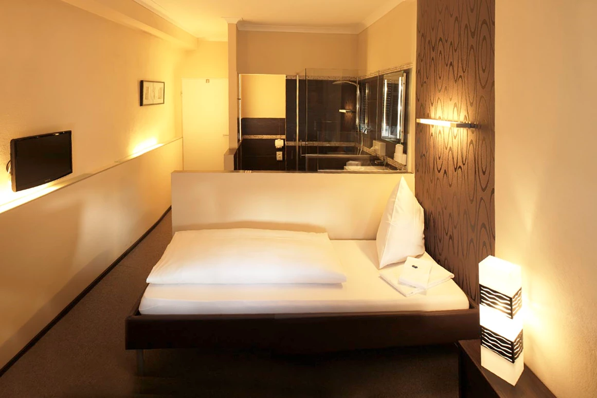 MonteurZimmer: Hotel Augsburg Goldener Falke