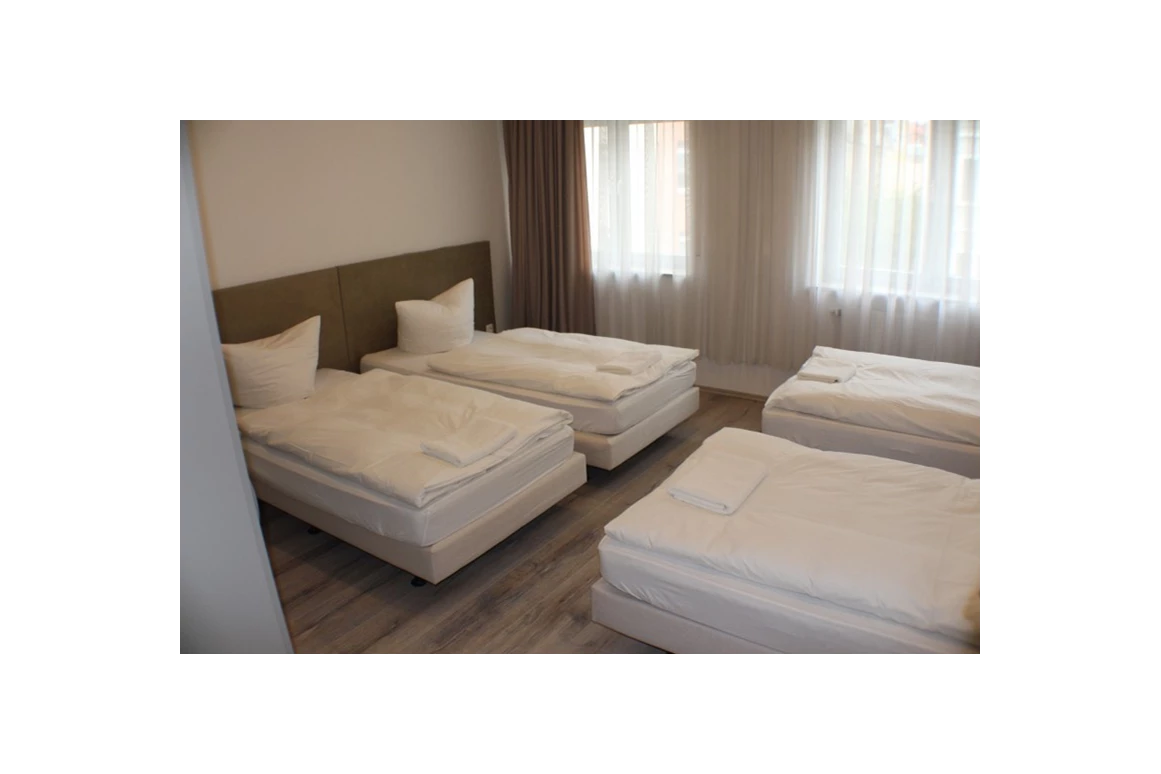 MonteurZimmer: Slamba Hostel