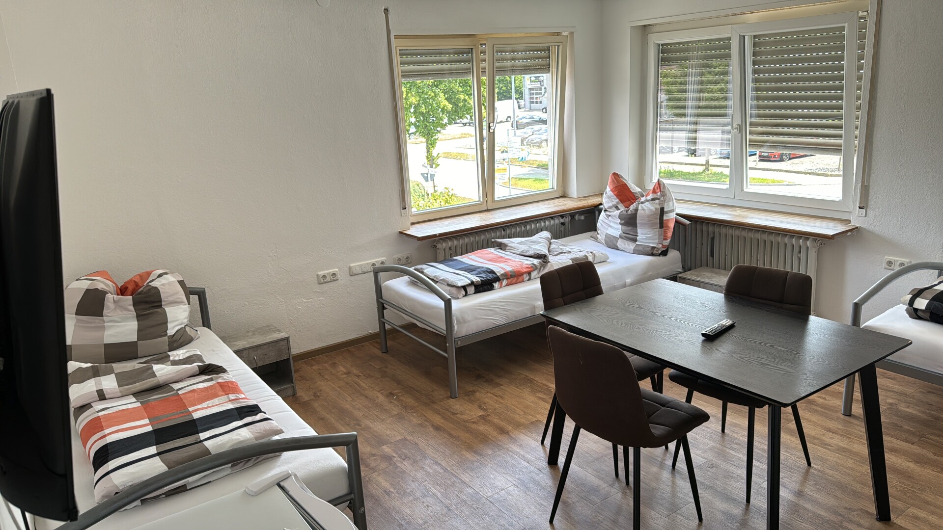 Monteur-Zimmer - Preis pro Nacht - M House - Monteursunterkunft für bis zu 16 Personen in Augsburg in 86154 Augsburg