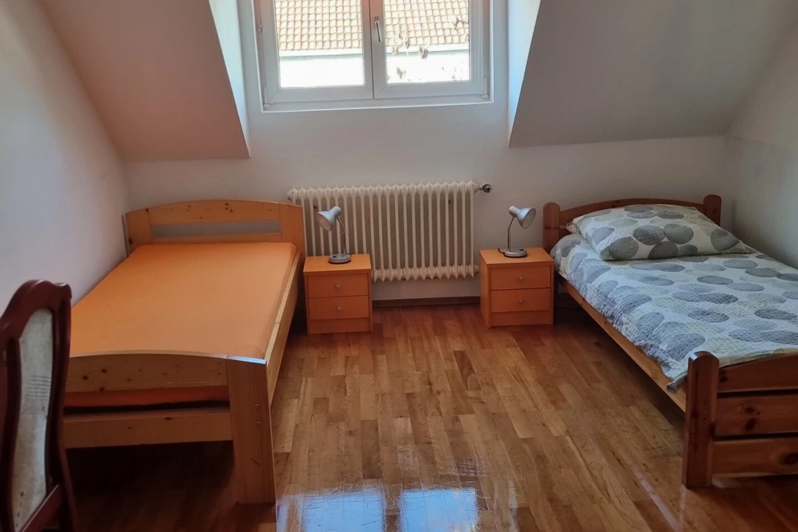 MonteurZimmer: FeWo Fetahi-Ferienwohnung in 86153 Augsburg