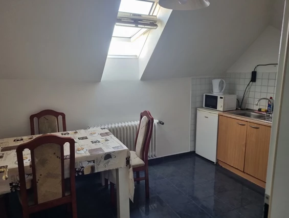 MonteurZimmer: FeWo Fetahi-Ferienwohnung in 86153 Augsburg