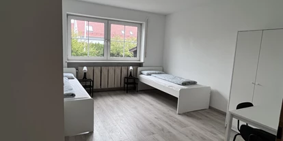 Monteur-Zimmer - Aystetten - nice2be Monteurswohnungen für bis zu 18 Personen in Augsburg in 86316 Friedberg