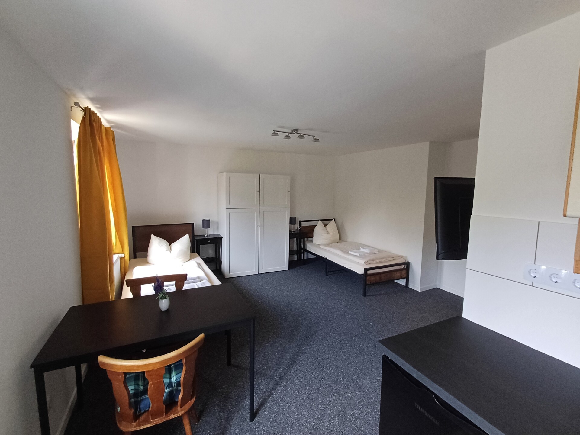 Monteur-Zimmer - Friedberg (Landkreis Aichach-Friedberg) - LivBiz - Adelsried - Apartments für Profis! in 86477 Adelsried