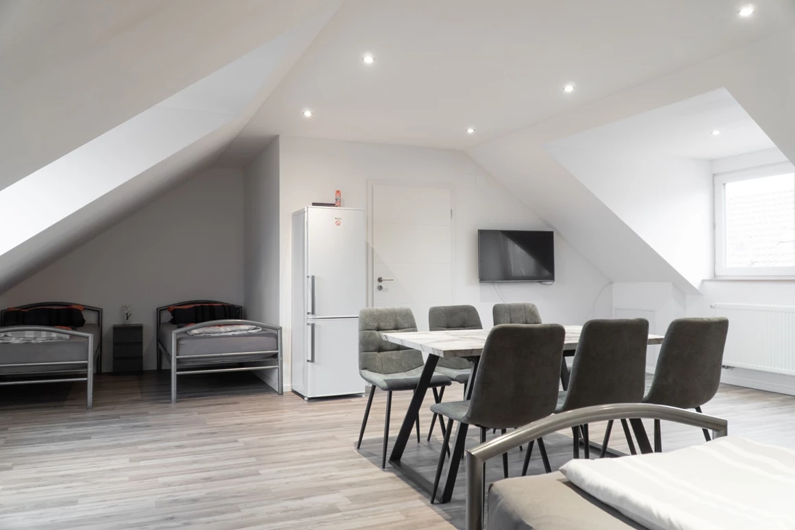 MonteurZimmer: M House Apartment & Rooms - Monteursunterkunft für 12 Personen in 86356 Neusäß
