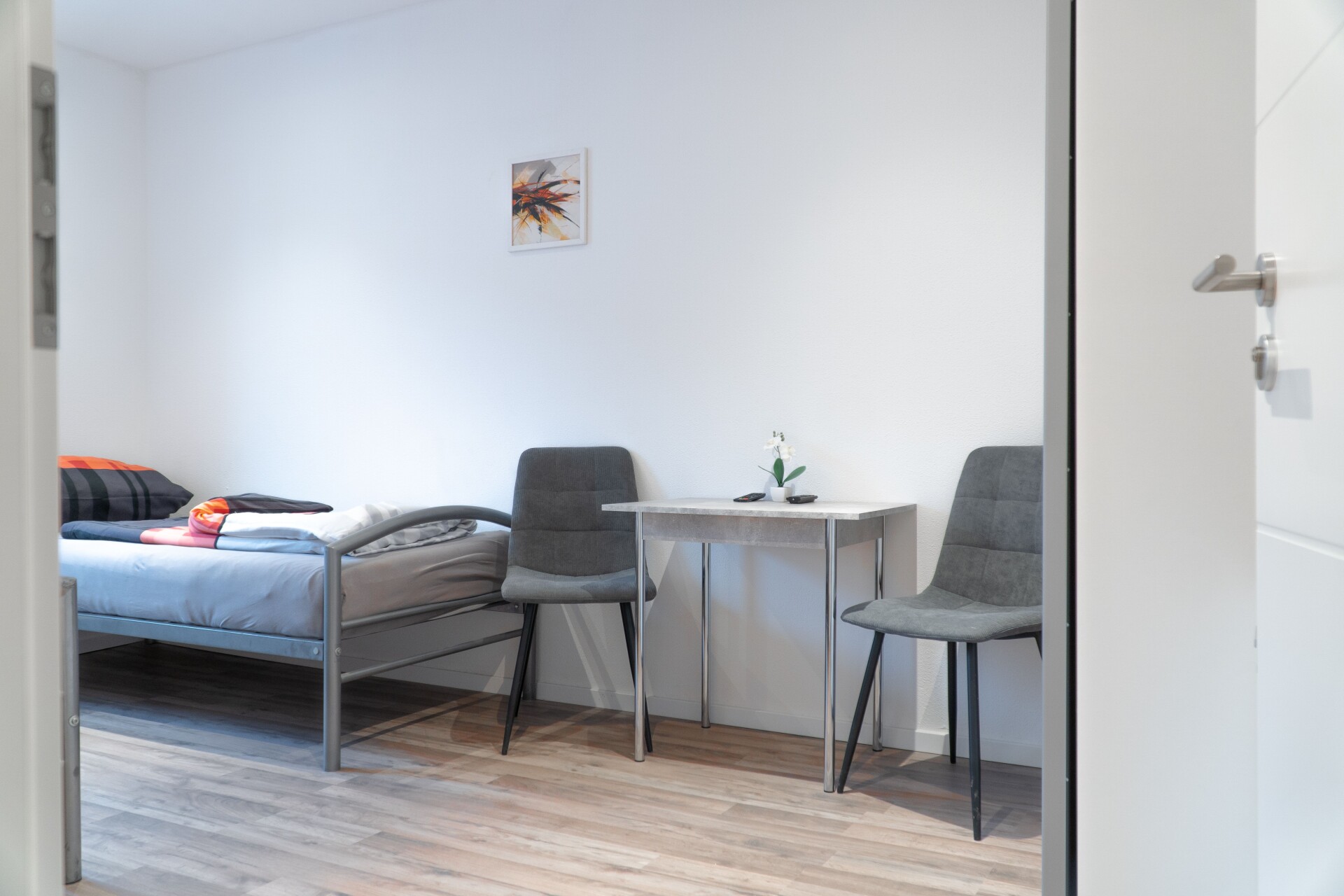 Monteur-Zimmer - Preis pro Nacht - M House Apartment & Rooms - Monteursunterkunft für 12 Personen in 86356 Neusäß