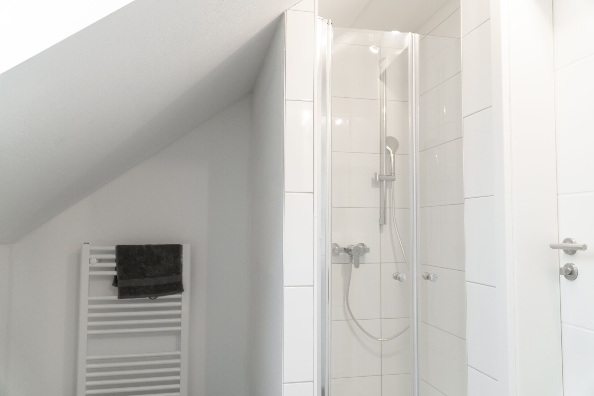 Monteur-Zimmer - Preis pro Nacht - M House Apartment & Rooms - Monteursunterkunft für 12 Personen in 86356 Neusäß