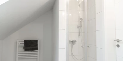 Monteur-Zimmer - Petersdorf (Landkreis Aichach-Friedberg) - M House Apartment & Rooms - Monteursunterkunft für 12 Personen in 86356 Neusäß