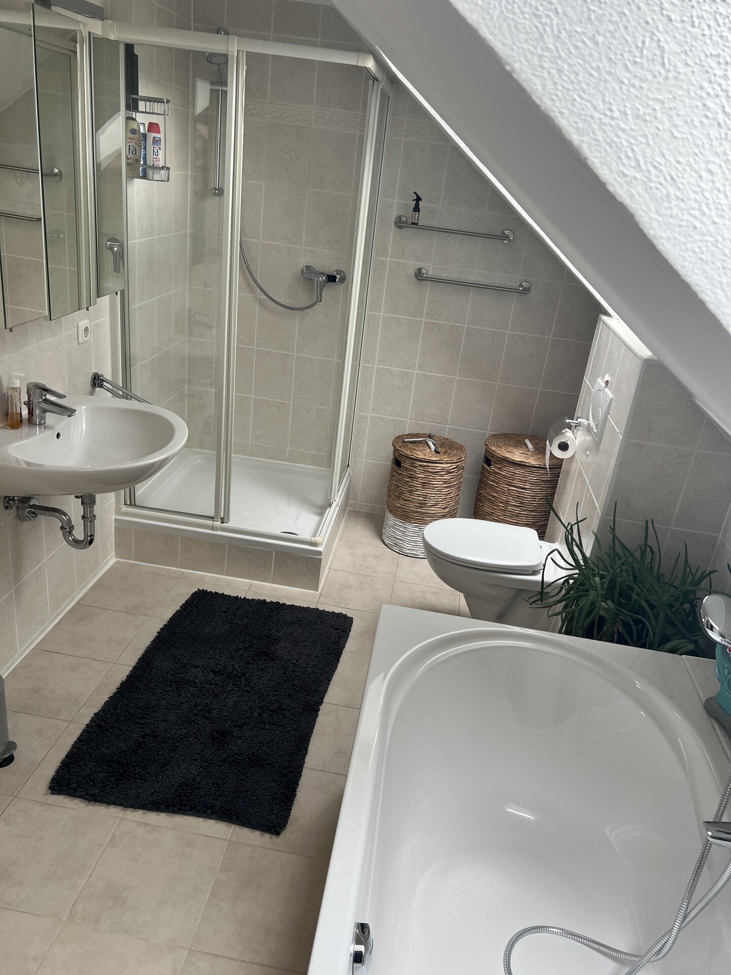 Monteur-Zimmer - Preis pro Nacht - Gemütliche und großzügige Wohnung nahe Augsburg in 86399 Bobingen