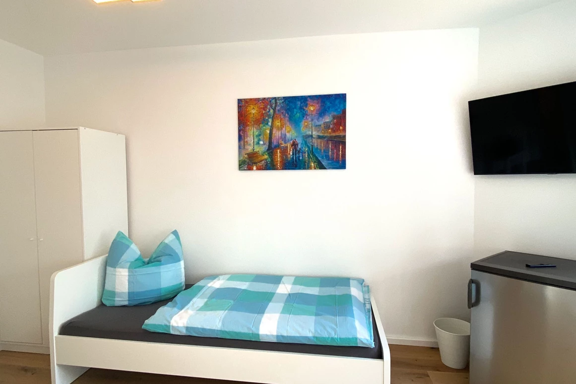 MonteurZimmer: Wohnung mit Waschmaschine, Trockner, Balkon, Parkplatz