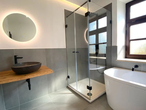 MonteurZimmer: Wohnung mit Waschmaschine, Trockner, Balkon, Parkplatz