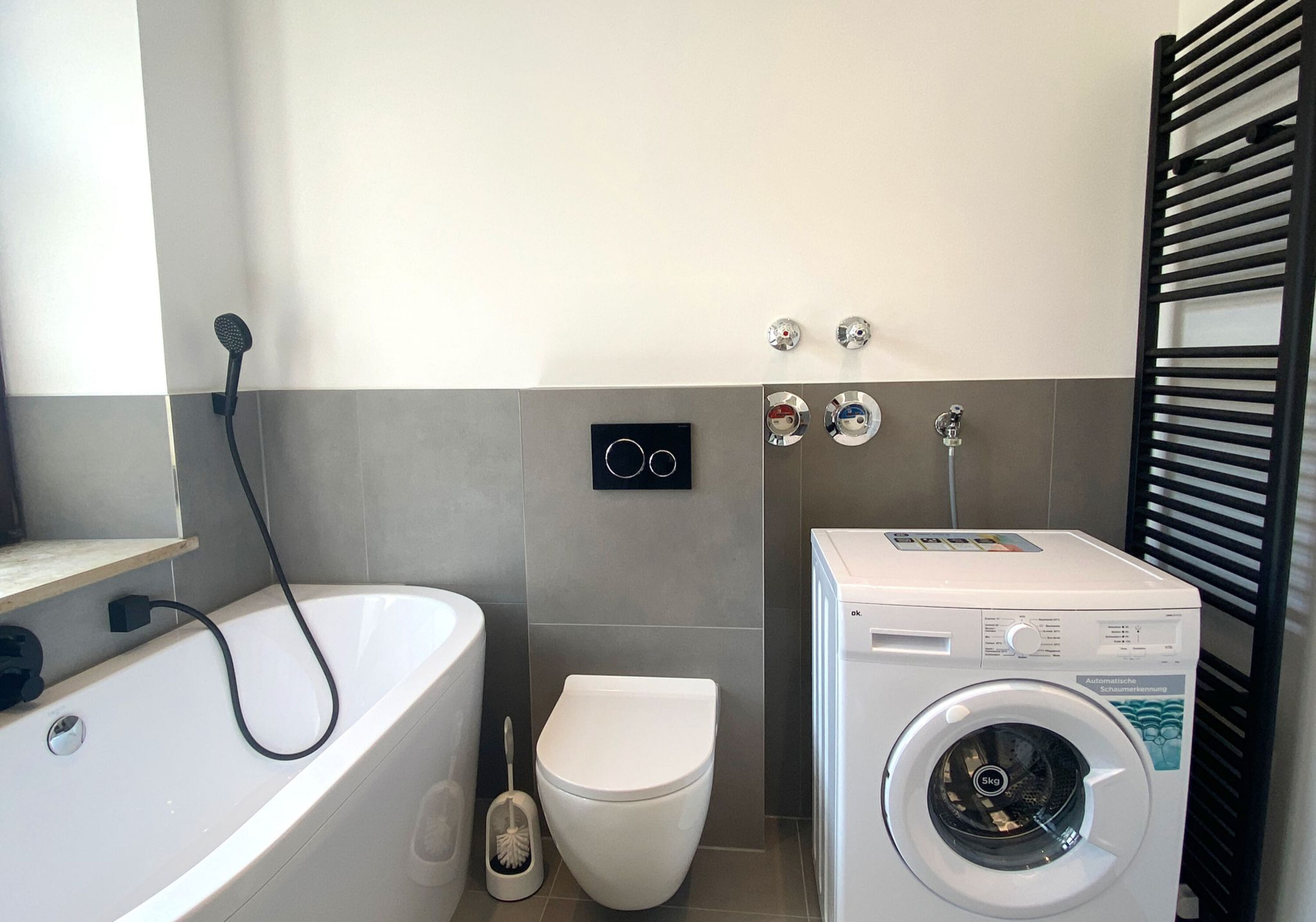 Monteur-Zimmer - Friedberg (Landkreis Aichach-Friedberg) - Wohnung mit Waschmaschine, Trockner, Balkon, Parkplatz