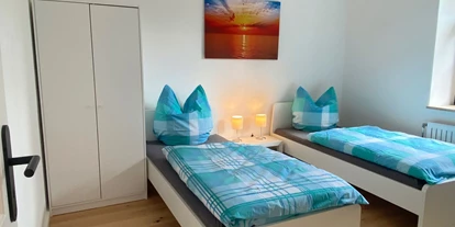 Monteur-Zimmer - Aystetten - Wohnung mit Waschmaschine, Trockner, Balkon, Parkplatz