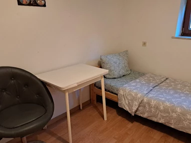 MonteurZimmer: 4 Wohnungen Augsburg - Eigenes Bad und Küche