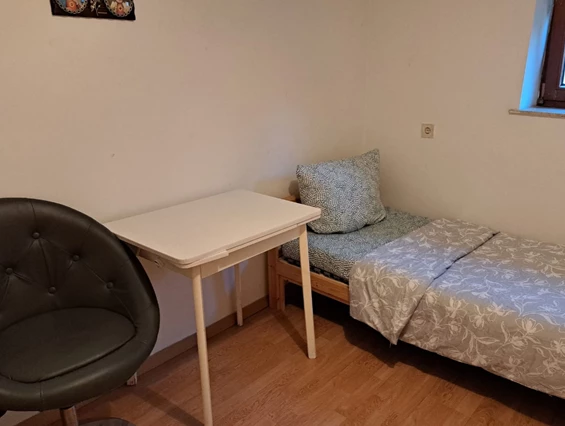 MonteurZimmer: 4 Wohnungen Augsburg - Eigenes Bad und Küche