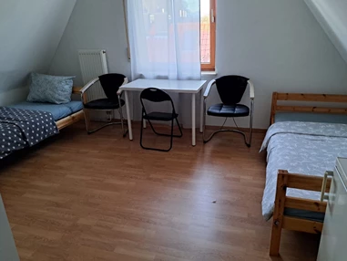 MonteurZimmer: 4 Wohnungen Augsburg - Eigenes Bad und Küche