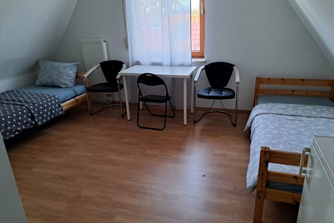 MonteurZimmer: 4 Wohnungen Augsburg - Eigenes Bad und Küche