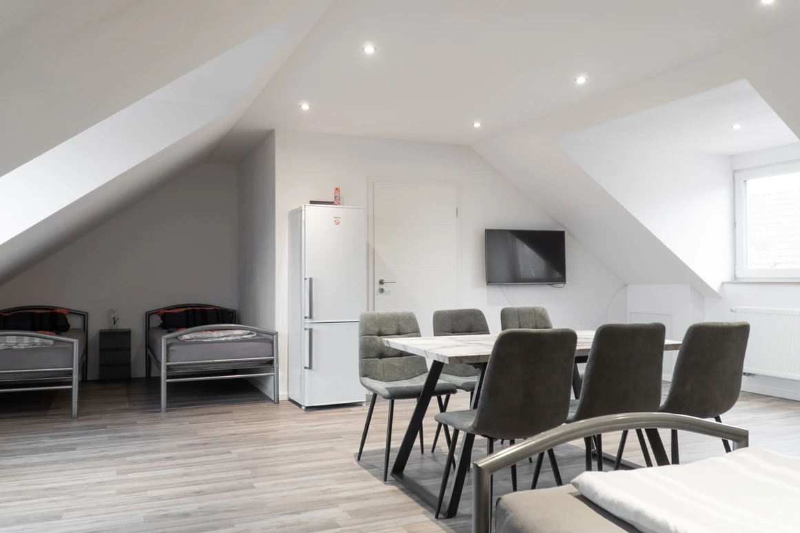 MonteurZimmer: M House Apartment and Rooms