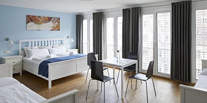 Monteur-Zimmer - Aystetten - Moderne Unterkunft mit Balkon in sehr zentraler Lage!