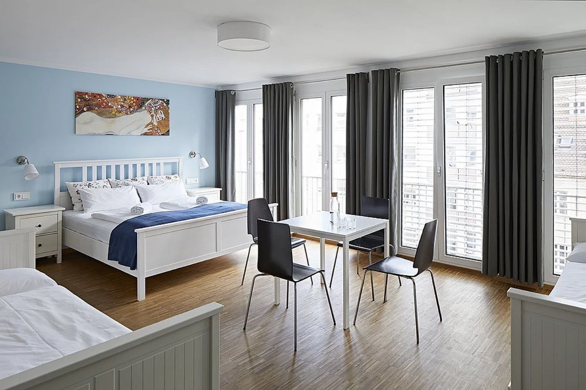 MonteurZimmer: Moderne Unterkunft mit Balkon in sehr zentraler Lage!
