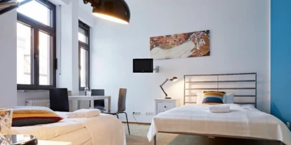 Monteur-Zimmer - Aystetten - Moderne Unterkunft mit Balkon in sehr zentraler Lage!