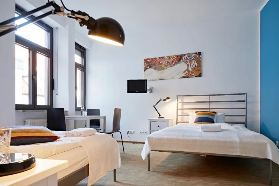 MonteurZimmer: Moderne Unterkunft mit Balkon in sehr zentraler Lage!