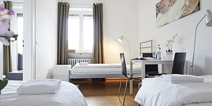 Monteur-Zimmer - Aystetten - Moderne Unterkunft mit Balkon in sehr zentraler Lage!