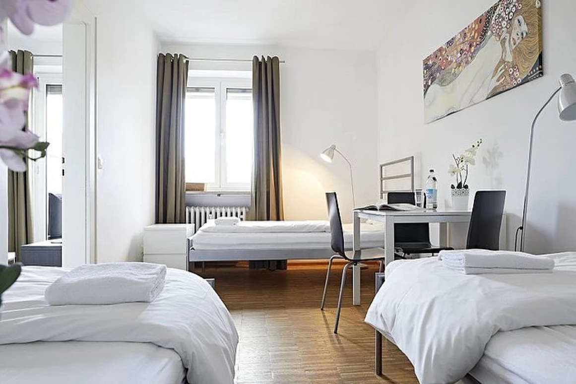 MonteurZimmer: Moderne Unterkunft mit Balkon in sehr zentraler Lage!