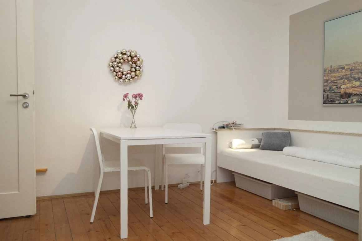 MonteurZimmer: Pfersee Apartment