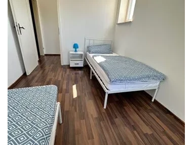 MonteurZimmer: Wohnung in Augsburg, 3 Doppelzimme mit Einzelbetten