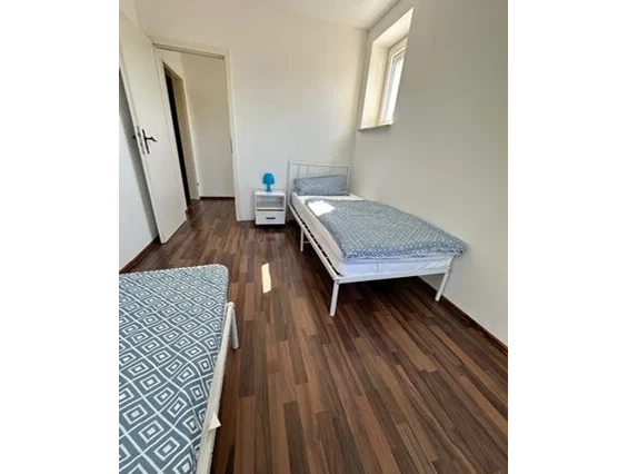MonteurZimmer: Wohnung in Augsburg, 3 Doppelzimme mit Einzelbetten