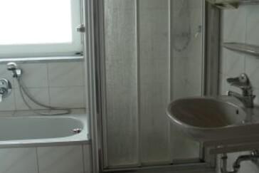 Monteur-Zimmer - in vielen Stadtteilen nur in Augsburg Tatjana Petsch/Straßenbahn öfftl. u. private Parkplätze z.T. eigenes Bad, zentral