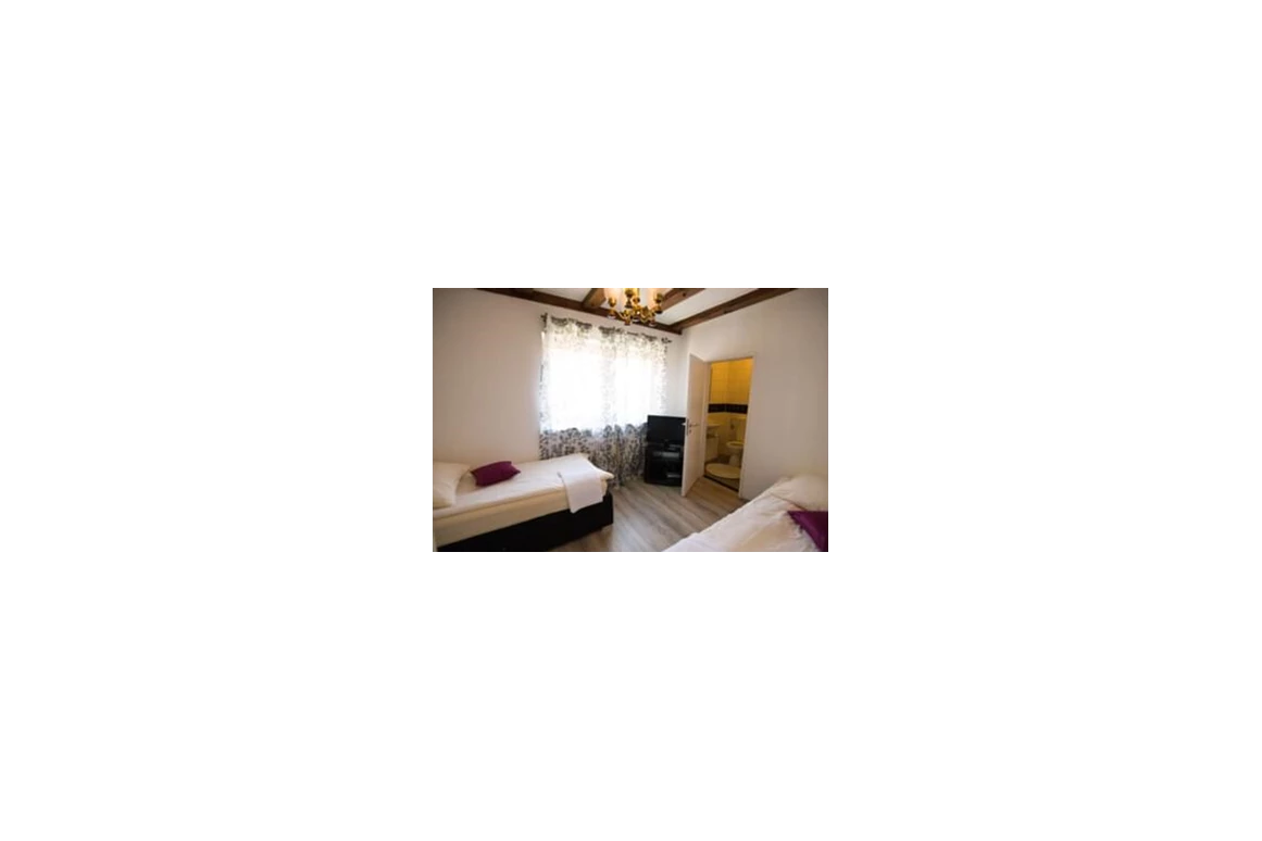 MonteurZimmer: Monteurzimmer Pension Royal - 40 Betten, neu möbliert!