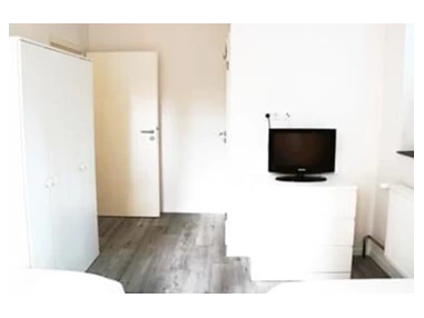 MonteurZimmer: ZIMMERVERMIETUNG *** AUGSBURG *** - NEU SANIERT -