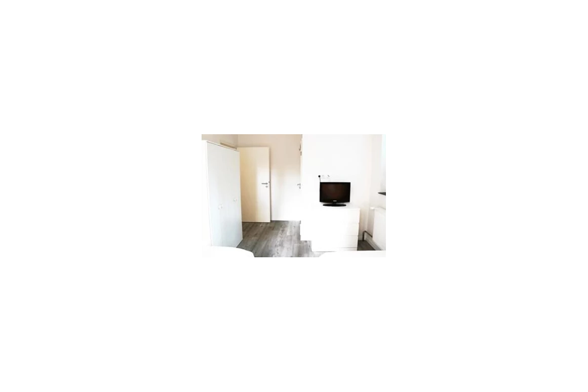 MonteurZimmer: ZIMMERVERMIETUNG *** AUGSBURG *** - NEU SANIERT -