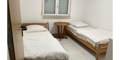 Monteur-Zimmer - Aystetten - Pension Wisneiwski