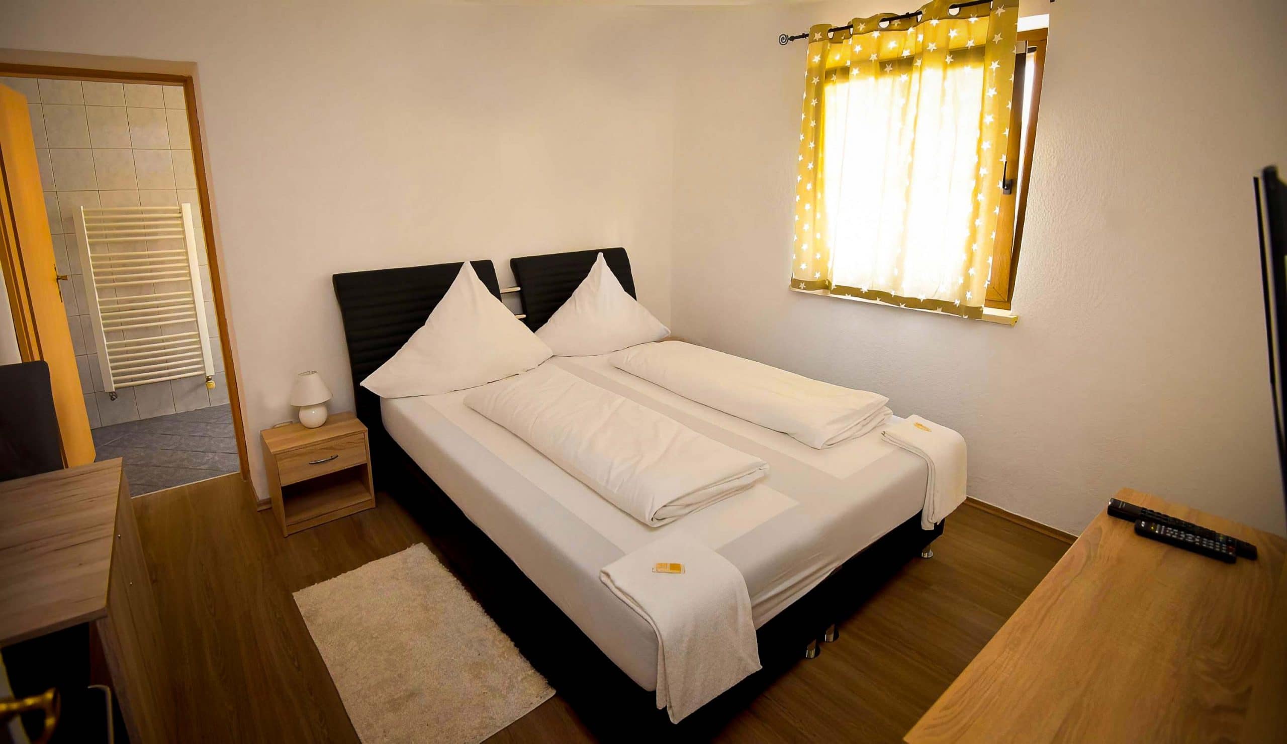 Monteur-Zimmer - Friedberg (Landkreis Aichach-Friedberg) - Pension, Hotel Gasthof Kaiserkrone in Gersthofen, Augsburg