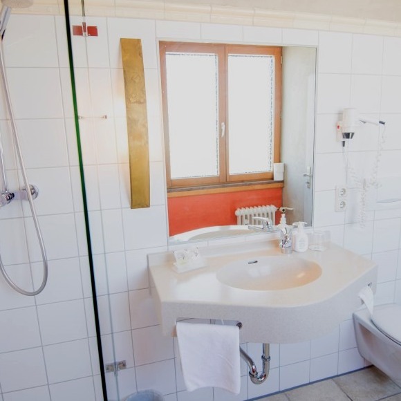 Monteur-Zimmer - Bayern - Badezimmer in einem Einzelzimmer  - Gasthaus | Gästekiste