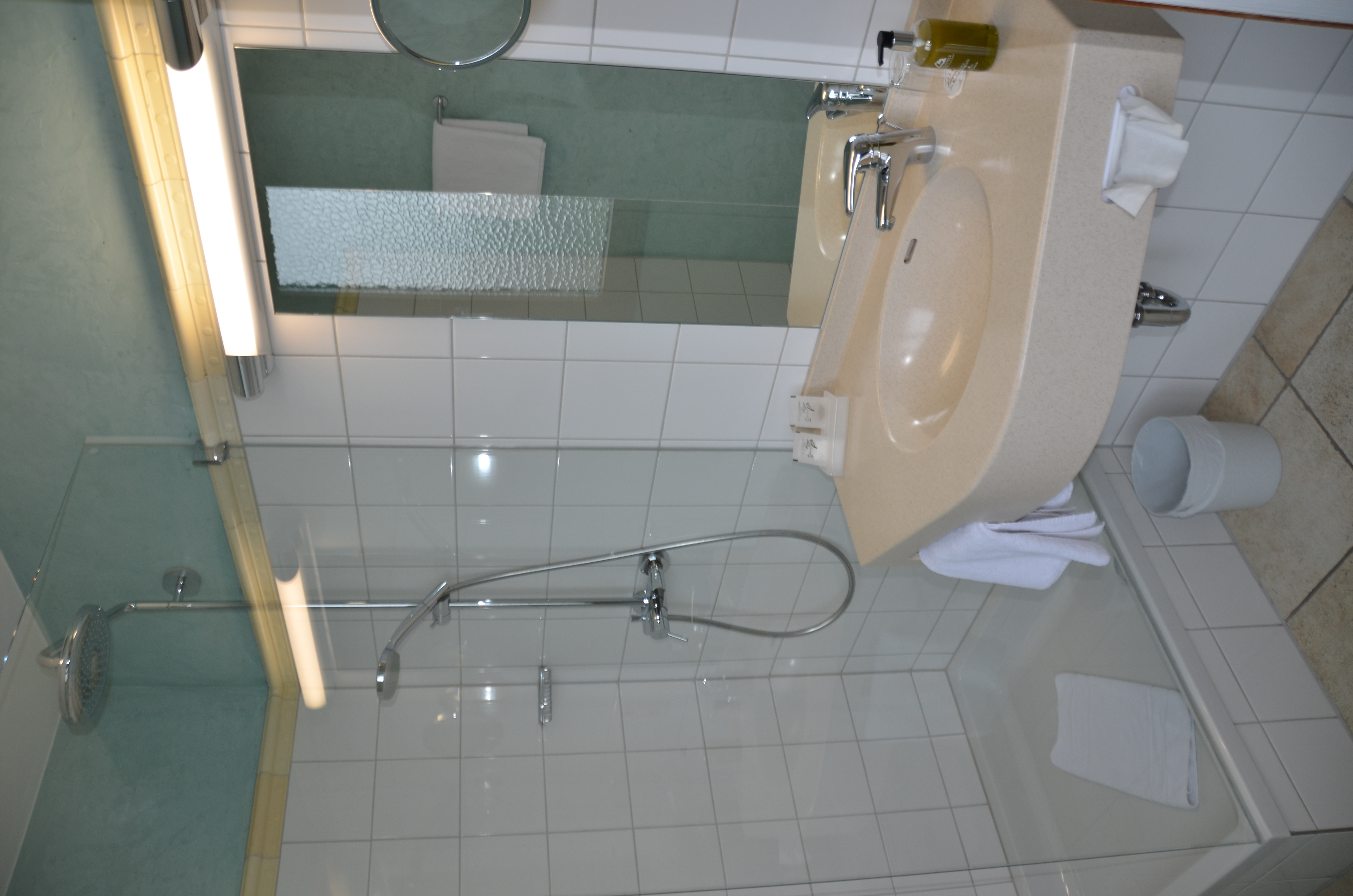 MonteurZimmer: Badezimmer im Einzelzimmer in der Gästekiste - Gasthaus | Gästekiste