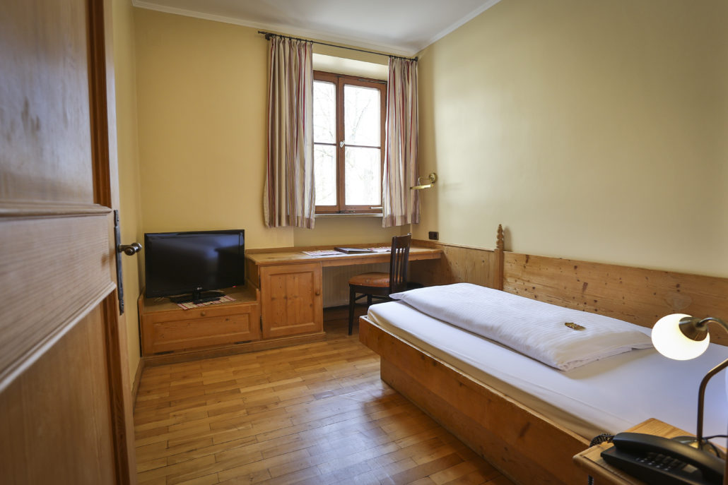 Monteur-Zimmer - Hotel Brauereigasthof Fuchs: 125 Jahre Familientradition in Steppach